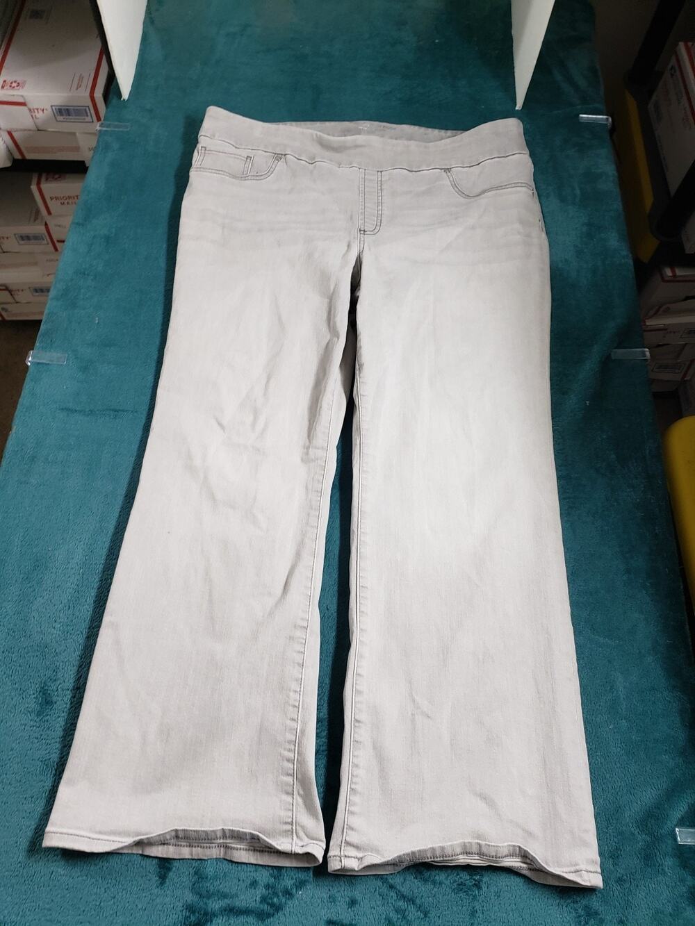 Chicos Jeans Size 3 US Size 16 Petite Womens Gray Stretch Pull On Slim Bootcut